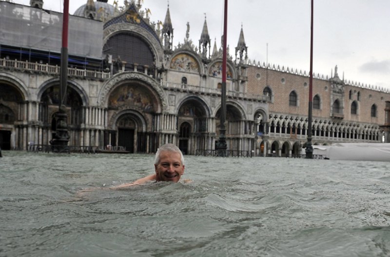 Обилне кише су поплавиле већи дио Венеције и условиле евакуацију 200 особа из Тоскане, када је невријеме задесило сјеверну Италију овог викенда...