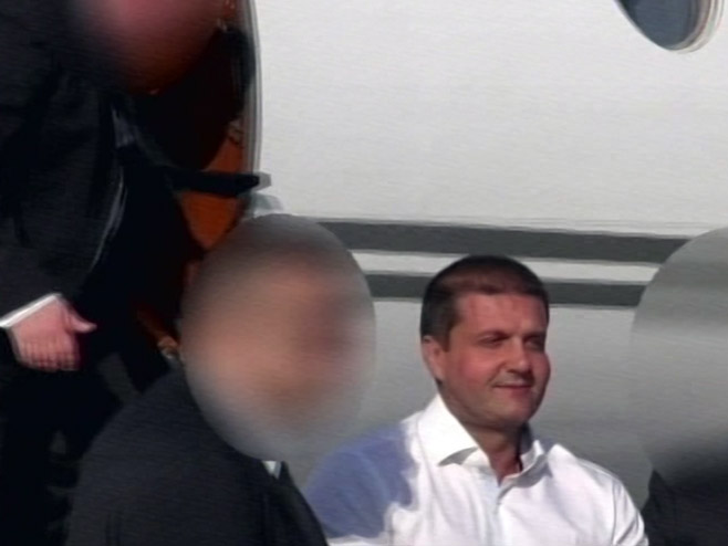 Ухапшени Дарко Шарић стигао у Србију