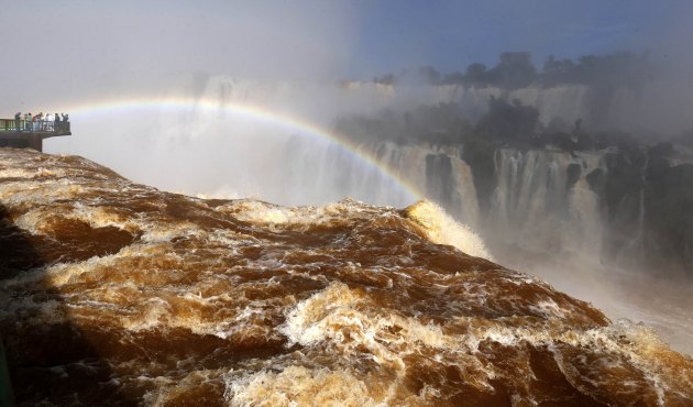 Водопади Ихвазу снимљени су у Националном парку Игвазу, недалеко од града Фос до Игуасу, на југу Бразила...