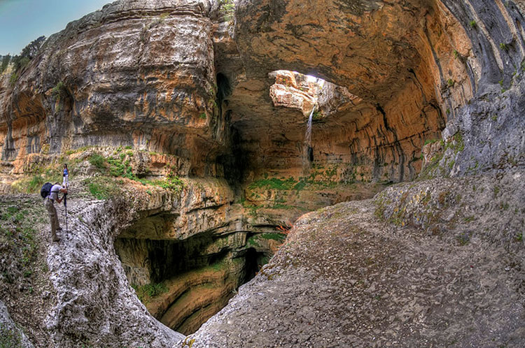Чудо природе: Пећина Три моста у Либану. Ова пећина није као друге. Она се сваке године након топљења снијега претвара у праву фонтану. (фото:Serge Melki / Flickr.com)