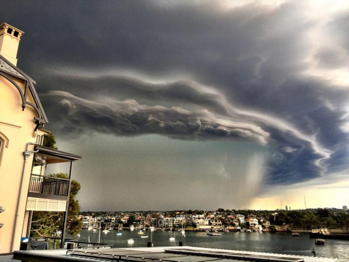 Аустралија: Формирање облака изнад Сиднеја