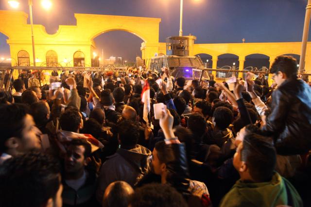 Најмање 22 особе погинуле су синоћ у сукобу полиције и навијача фудбалског клуба Замалек у Каиру, уочи утакмице првенства Египта против екипе Енпи, потврдио је државни тужилац.