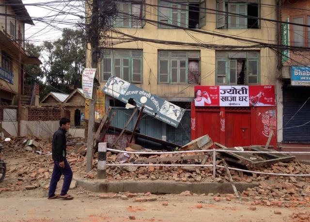Снажан земљотрес јачине 7,5 степени Рихтерове скале погодио је јутрос Непал.