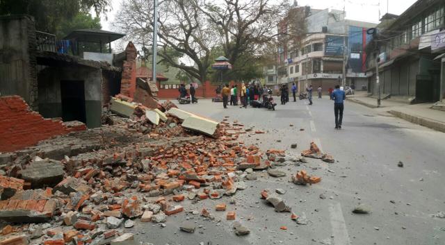 Снажан земљотрес јачине 7,5 степени Рихтерове скале погодио је јутрос Непал.