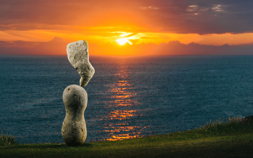 Статуа од камена Адријана Греја: Реална равнотежа  (Фото:Mikael Buck/Isle of Man/REX Shutterstock)