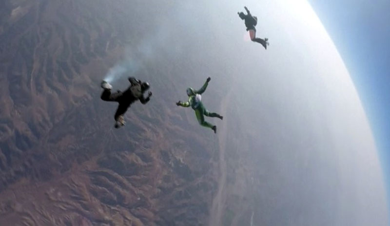 Американац Лук Ајкинс ушао је у историју као први човјек који је скочио из авиона са висине од 7.600 метара без падобрана и остао жив. (Фото:twitter)