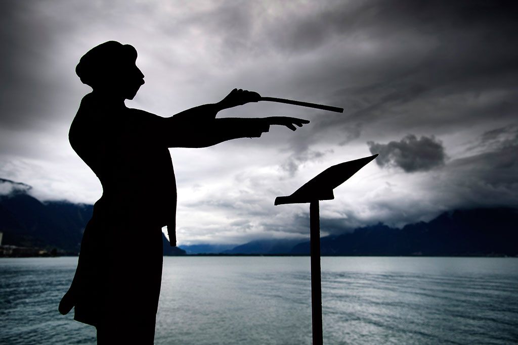Склуптура диригента на језеру у Женеви (фото: EPA/LAURENT GILLIERON)