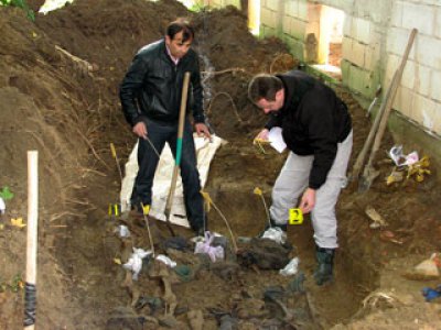 Гробница - ексхумација тијела   (архива) - Фото: СРНА