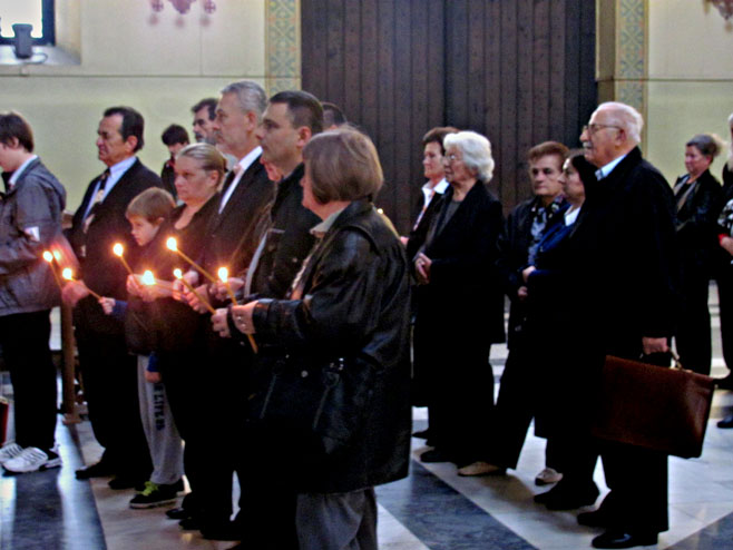 У цркви Светог Марка у Београду служен је парастос страдалим Србима у Грубишном пољу и источној Билогори од 1991. до 1997. Године - Фото: СРНА