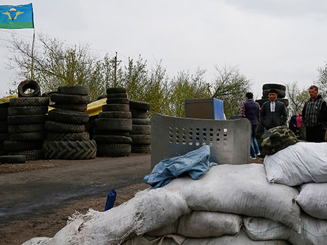 Украјина: Наоружани нападачи пуцали на пункт - Фото: RT