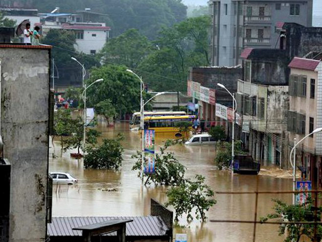 Кина - поплаве - Фото: АП