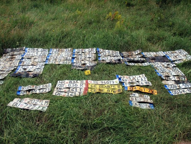 На Сокоцу пронађено више од 80 регистарских таблица - Фото: nezavisne novine