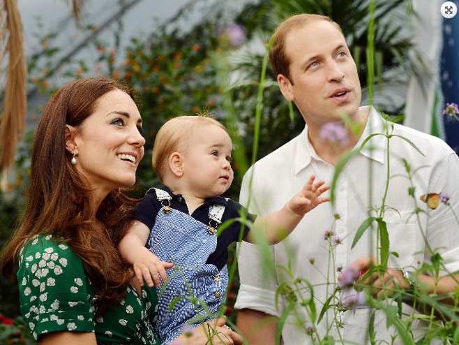 Мали принц Џорџ и војвода и војвоткиња од Кембриџа - Фото: Beta/AP
