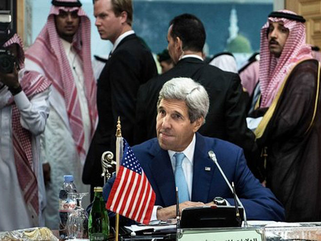 Џон Кери са представницима десет арапских земаља - Фото: REUTERS