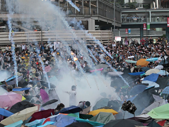 Протести у Хонг Конгу - Фото: ТАНЈУГ