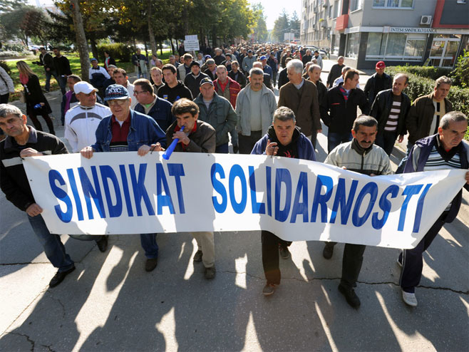 Протест радника у Живиницама - Фото: klix.ba