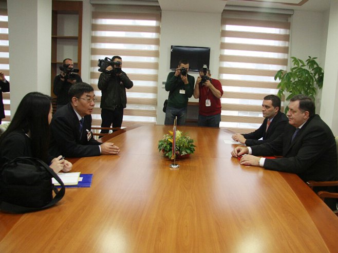 Предсједник РС Милорад Додик и кинески амбасадор у БиХ Донг Чунфенг - Фото: СРНА