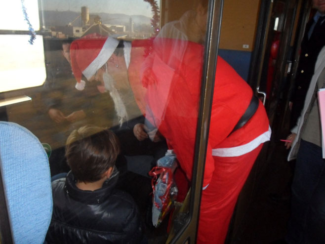 Специјални воз Дједа Мраза - Фото: СРНА