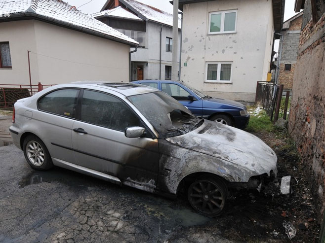 Запаљен аутомобил у Сарајеву - Фото: klix.ba