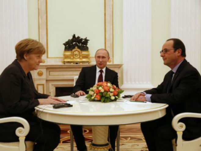 Ангела Меркел, Владимир Путин и Франсоа Оланд - Фото: Бета