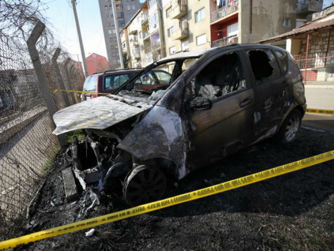 Косовска Митровица: Запаљен аутомобил Србина - Фото: ТАНЈУГ
