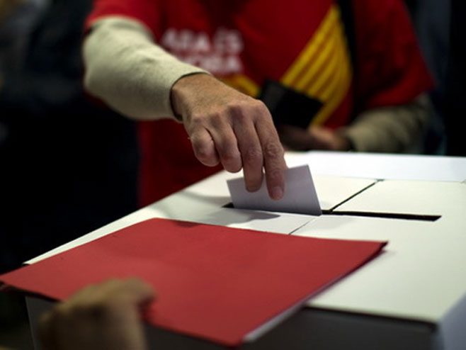 Гласање у Андалузији  (Emilio Morenatti) - Фото: Beta/AP