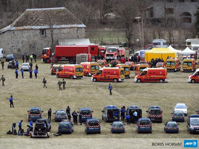 Спасиоци у близини мјеста гдје је пао њемачки авион - Фото: AFP