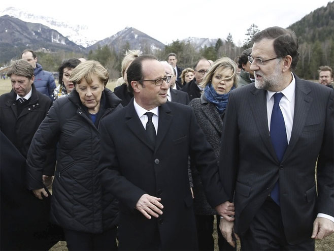 Меркел, Рахој и Оланд стигли на мјесто несреће - Фото: REUTERS