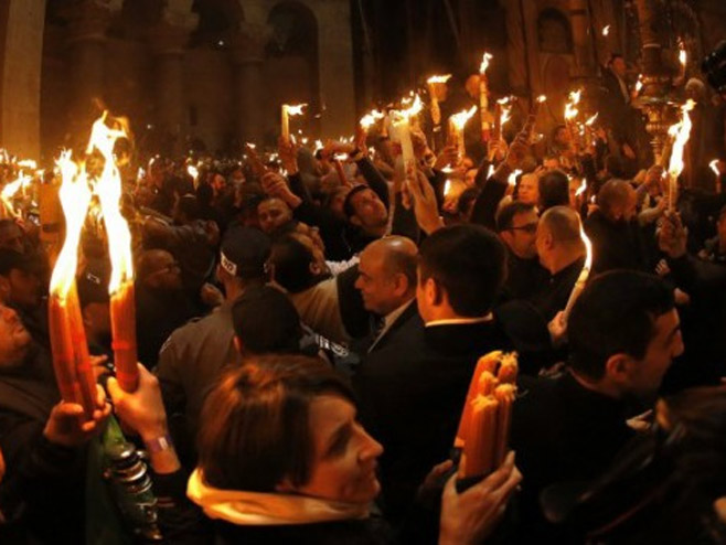 Јерусалим: Запаљен Свети огањ - Фото: AFP