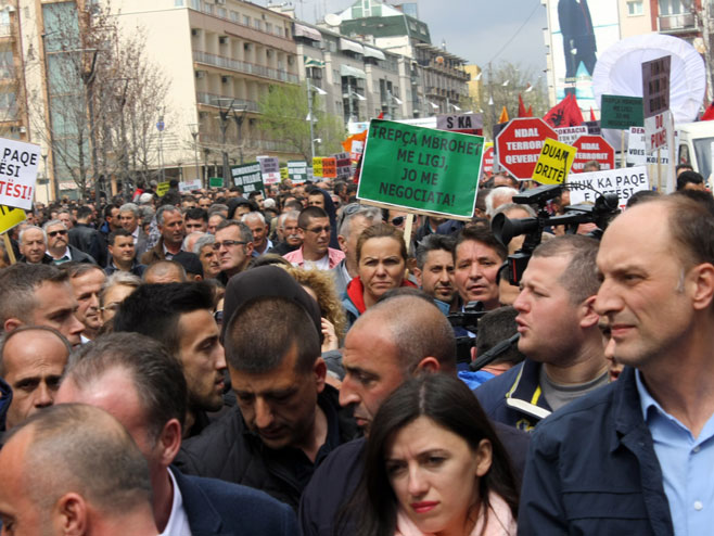 Приштина: Протести - Фото: СРНА