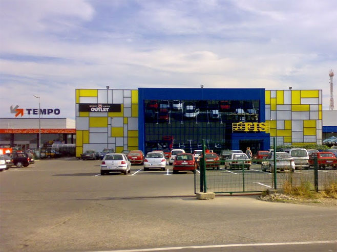 Тржни центар "Фис" у Бијељини (Фото: panoramio) - 