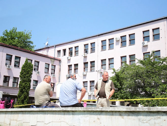Радници конфекције Борац испред зграде Владе ФБиХ - Фото: klix.ba