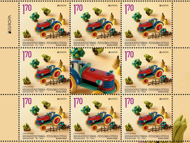 "Поште Српске"- маркица на којој је играчка трактор из 1957. године - Фото: СРНА