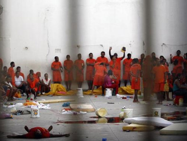 Побуна у затвору Феира де Сантана у Бразилу (Фото: Luiz Tito | Ag. A TARDE) - 