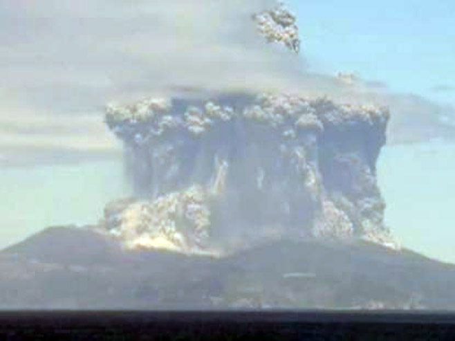 Ерупција вулкана у Јапану - Фото: Screenshot/YouTube