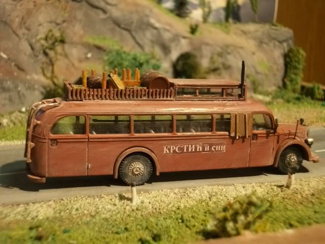 Аутобус из филма "Ко то тамо пева" - Фото: илустрација