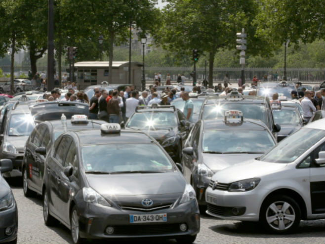 Штрајк паришких таксиста (photo: © MaxPPP) - 
