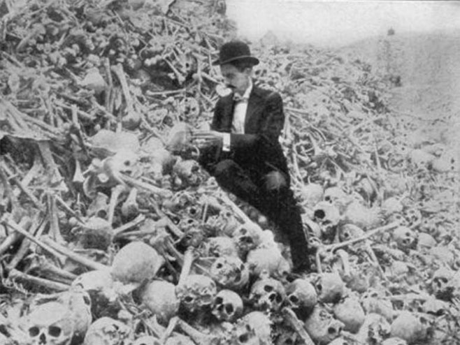 Изложба фотографија британских геноцида кроз историју (фото: zavetnici.rs) - 