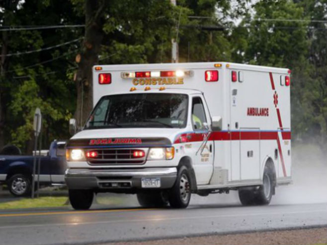САД: Амбулантна кола одвозе рањеног бјегунца - Фото: Beta/AP