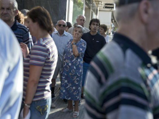 Затворене банке у Грчкој - Фото: AP