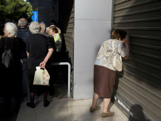 Затворене банке у Грчкој - Фото: AP