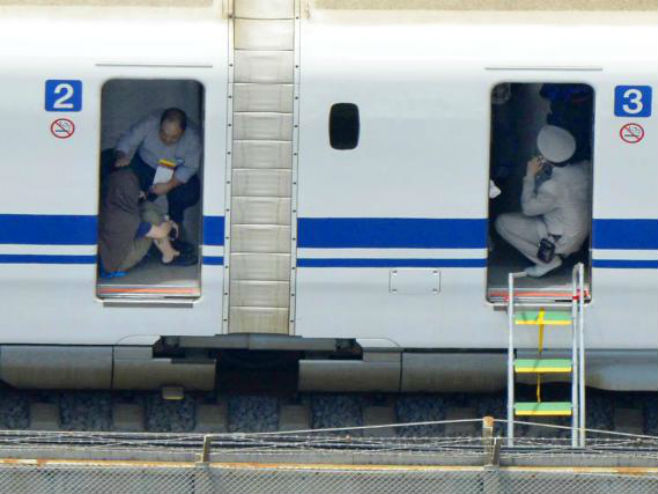 Јапан: Самоубиство у возу - Фото: AP