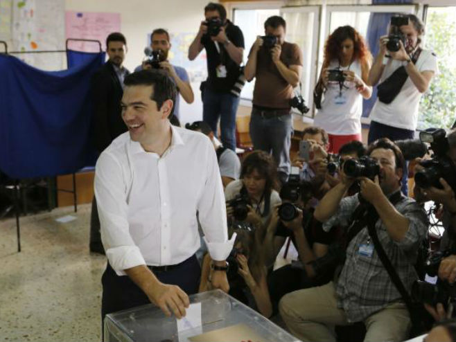 Алексис Ципрас на гласачком мјесту - Фото: AP