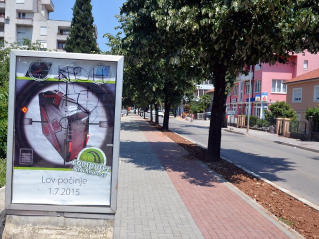 Нацистичка обиљежја на рекламним паноима у Мостару - Фото: klix.ba