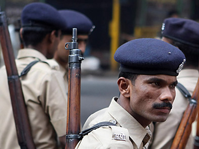 Индијска полиција (Фото: worthynews.com) - 