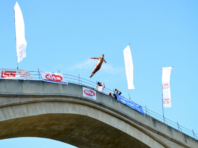 Лоренс Листо побједник 449. издања скокова са Старог моста у Мостару - Фото: СРНА