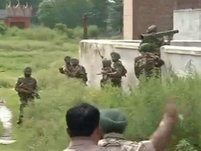 Нападнута полицијска станица у Индији (photo: Twitter @CNBCTV18News) - 