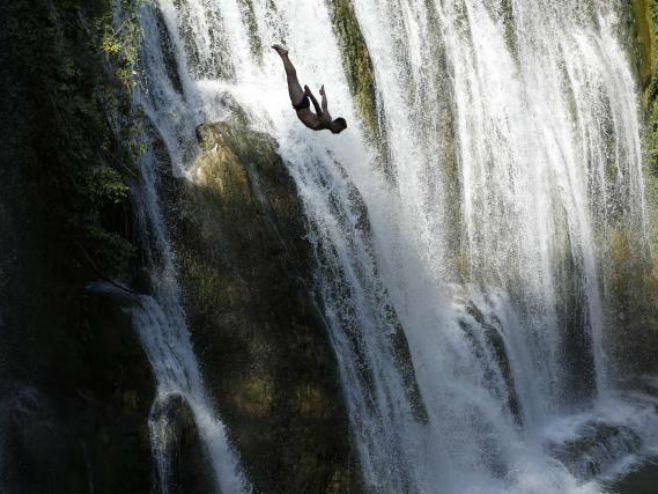 Скокови са водопада у Јајцу - Фото: ТАНЈУГ