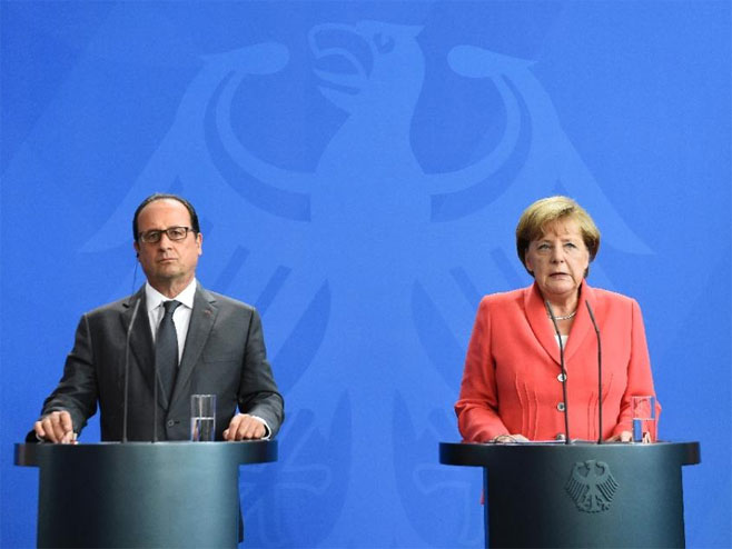 Ангела Меркел и Франсоа Оланд на конференцији за новинаре о избјегличкој кризи - Фото: AFP