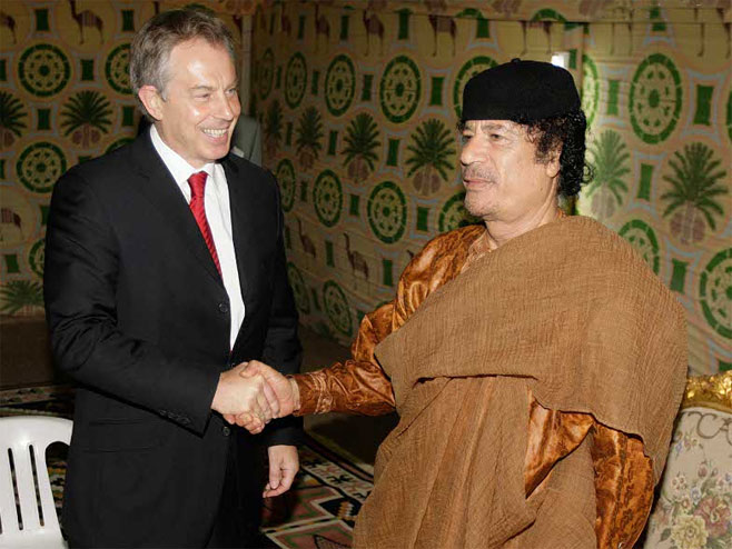 Тони Блер и Муамер ел Гадафи (архив) - Фото: AFP/Getty images